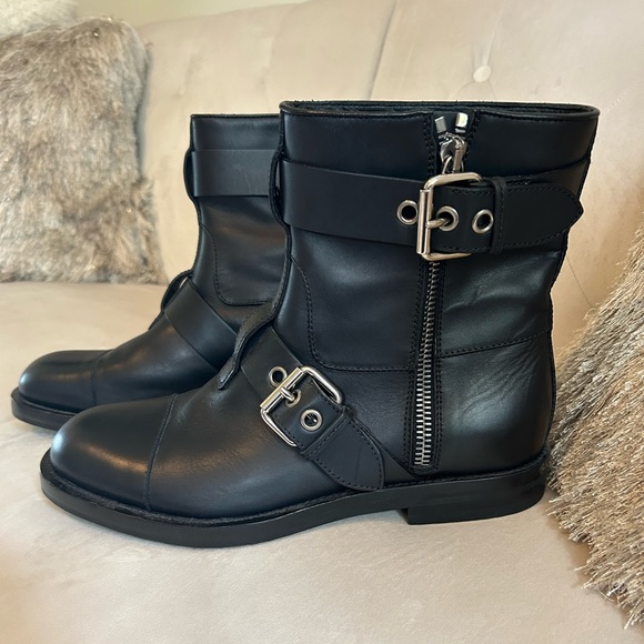 Authentic Gucci Men’s Black Ankle boots. Size 9.5 US. Italian quality. - Picture 1 of 8